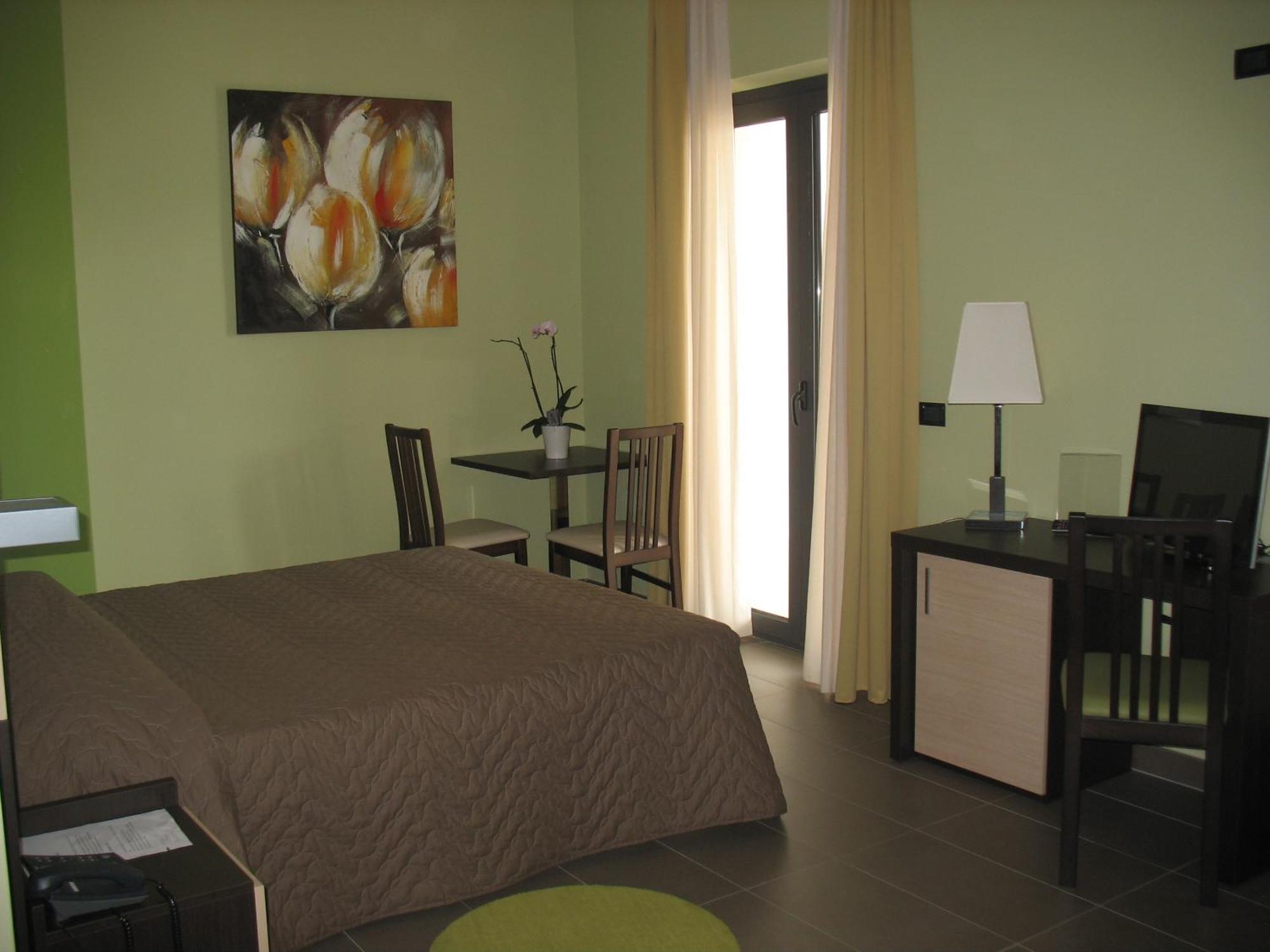 Life Sport Hotel Mentana Екстер'єр фото