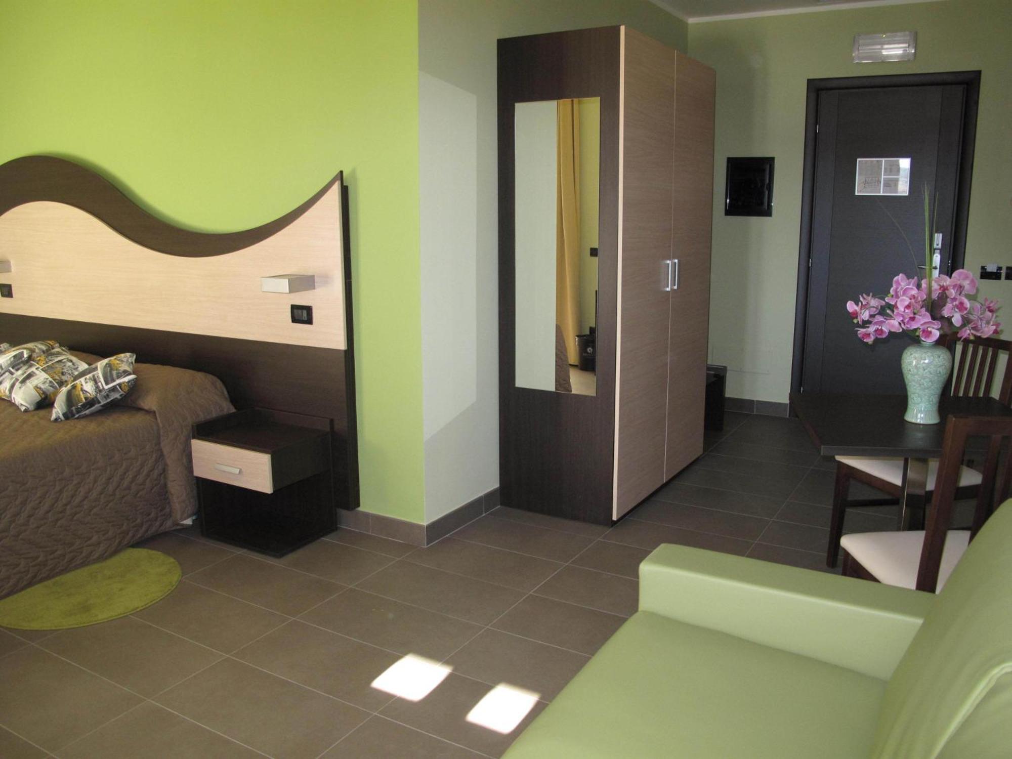 Life Sport Hotel Mentana Екстер'єр фото